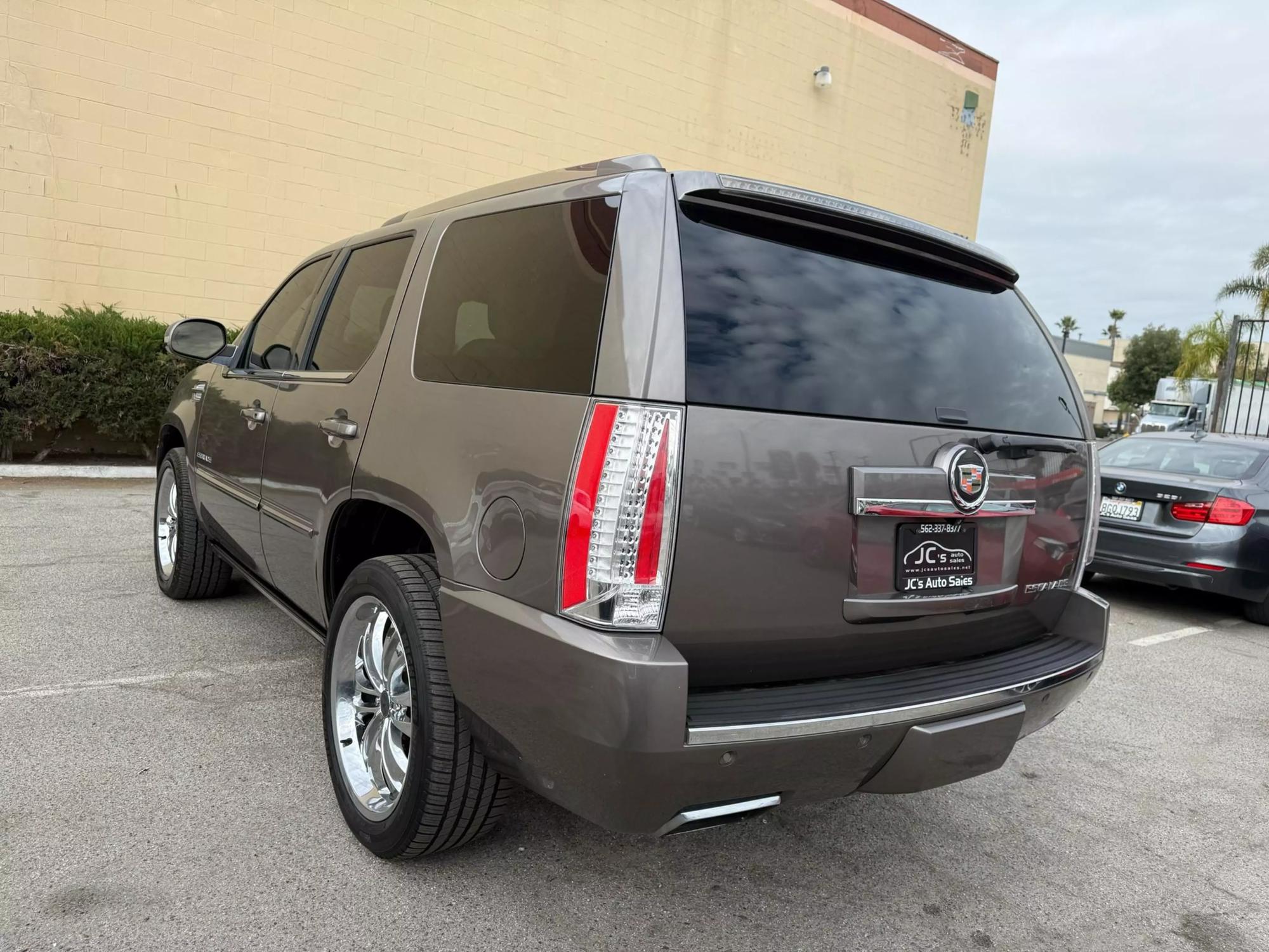 2013 Cadillac Escalade Premium photo 30