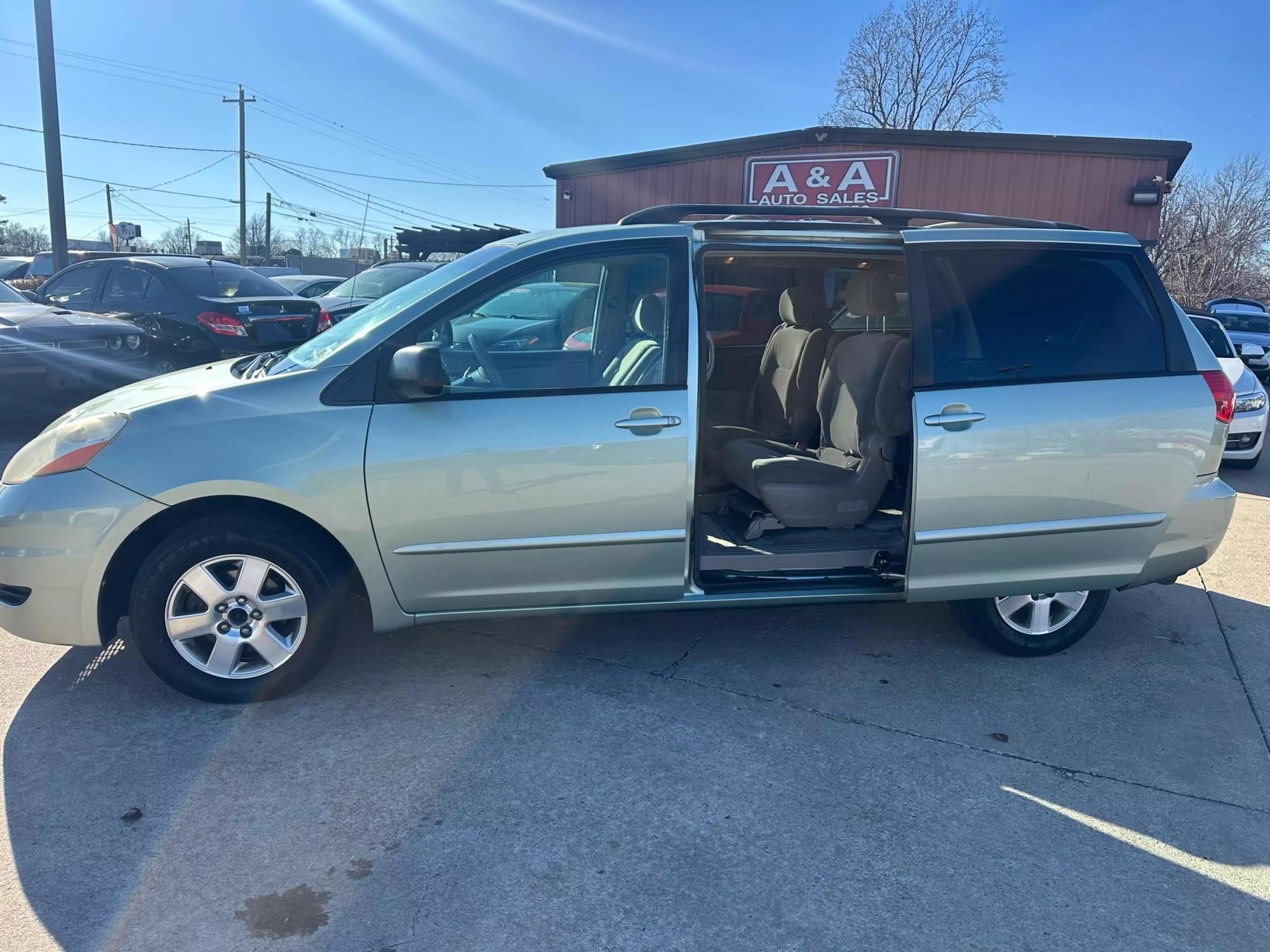 2008 Toyota Sienna CE photo 43