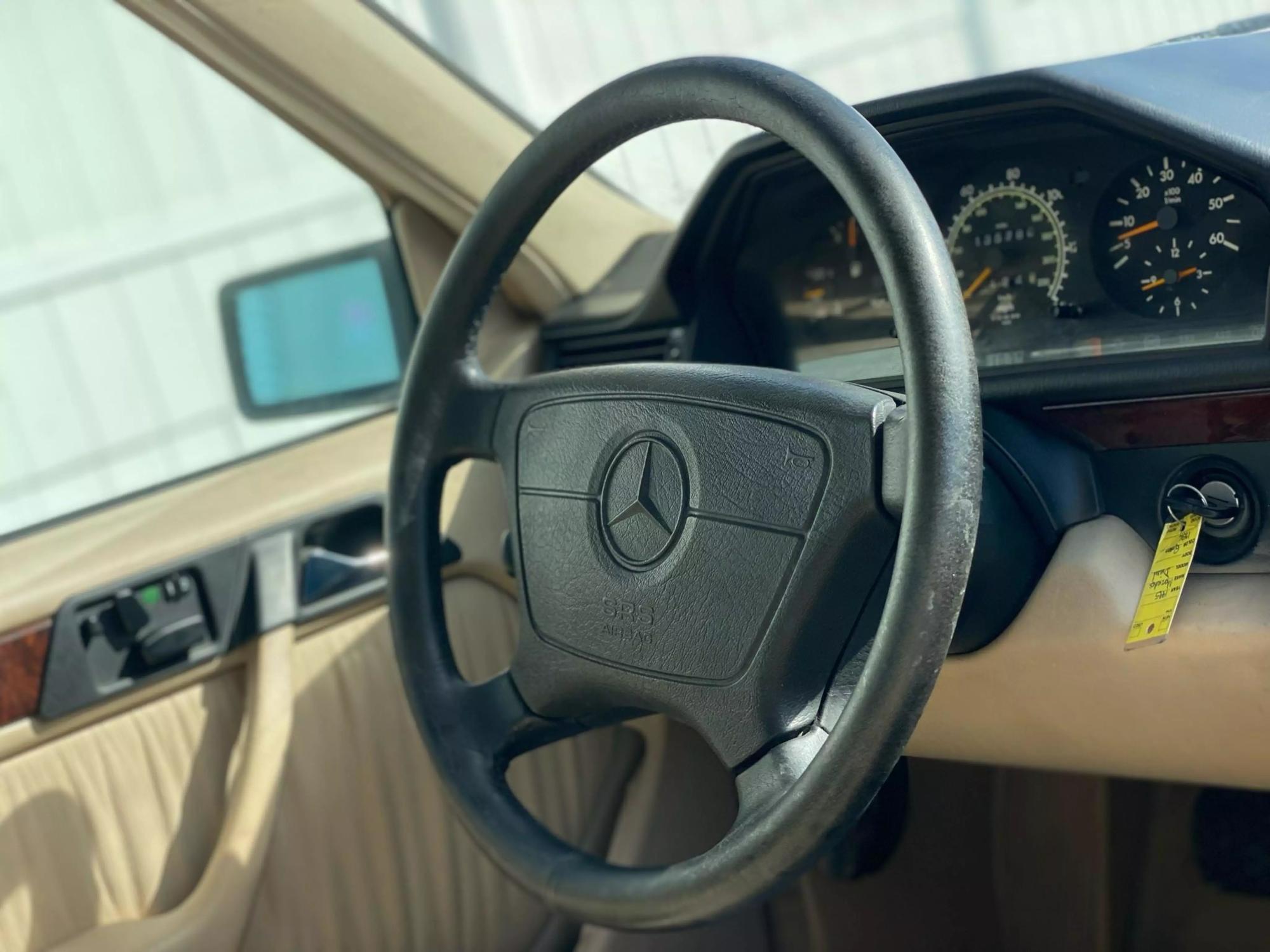 1995 Mercedes-Benz E-Class null photo 42