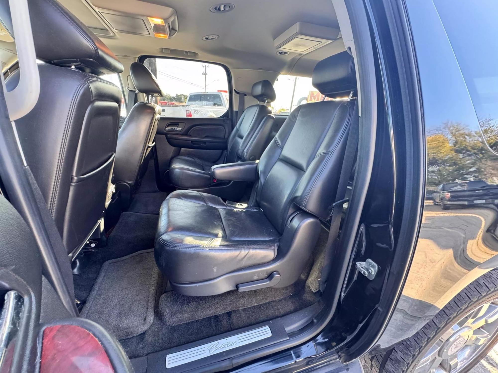 2007 Cadillac Escalade ESV Base photo 38