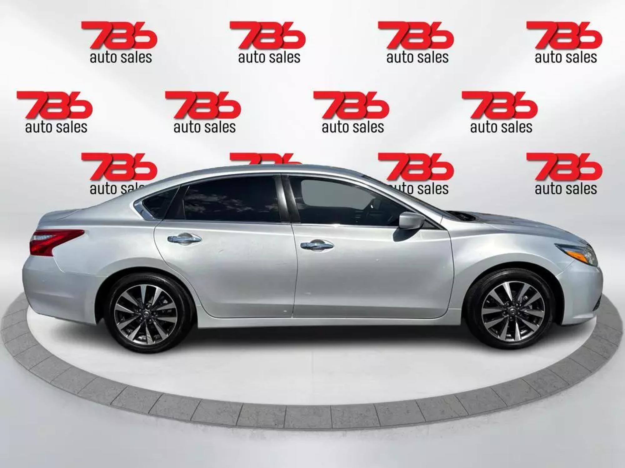 2017 Nissan Altima SV photo 37