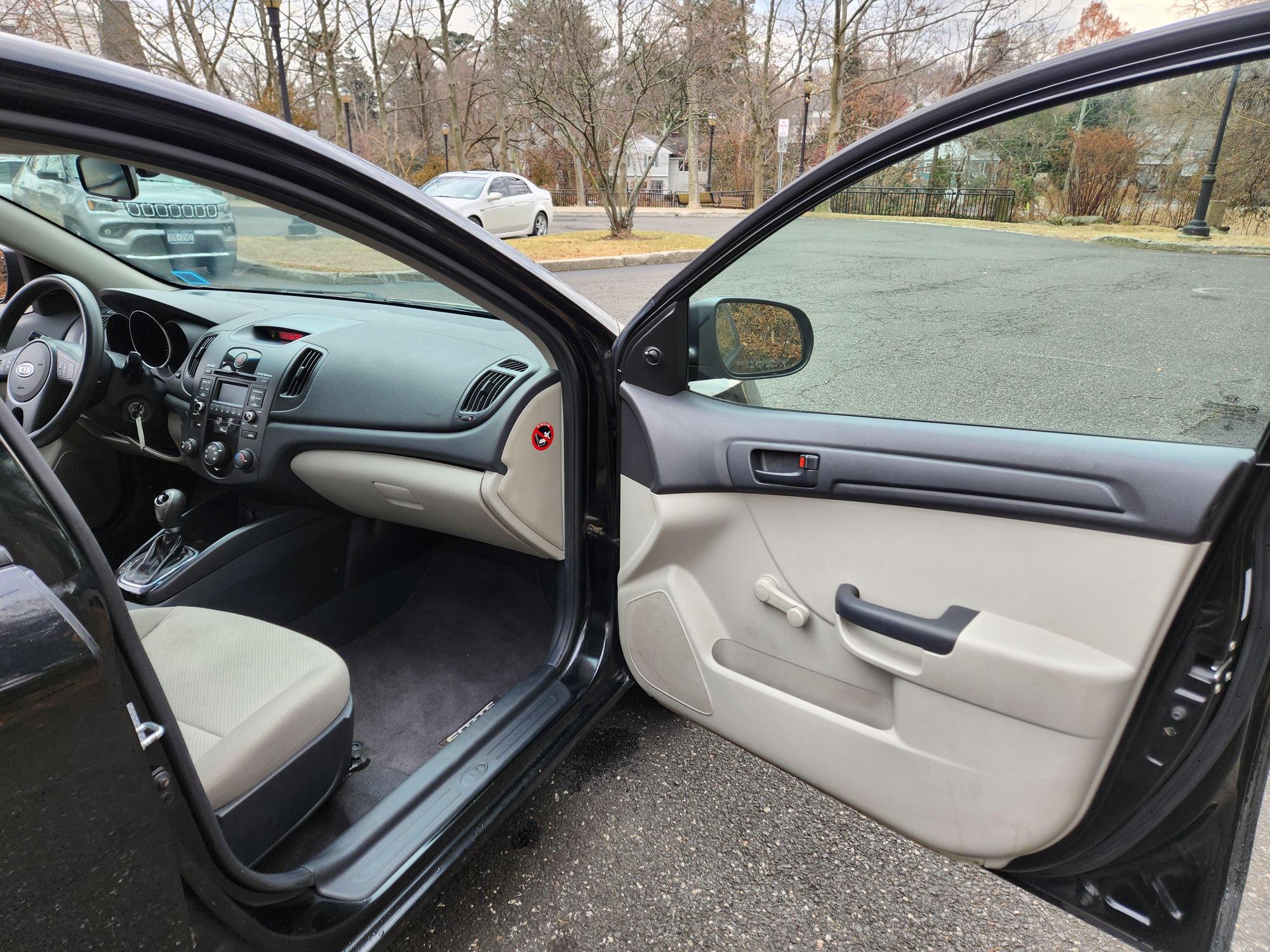 2011 Kia Forte LX photo 27