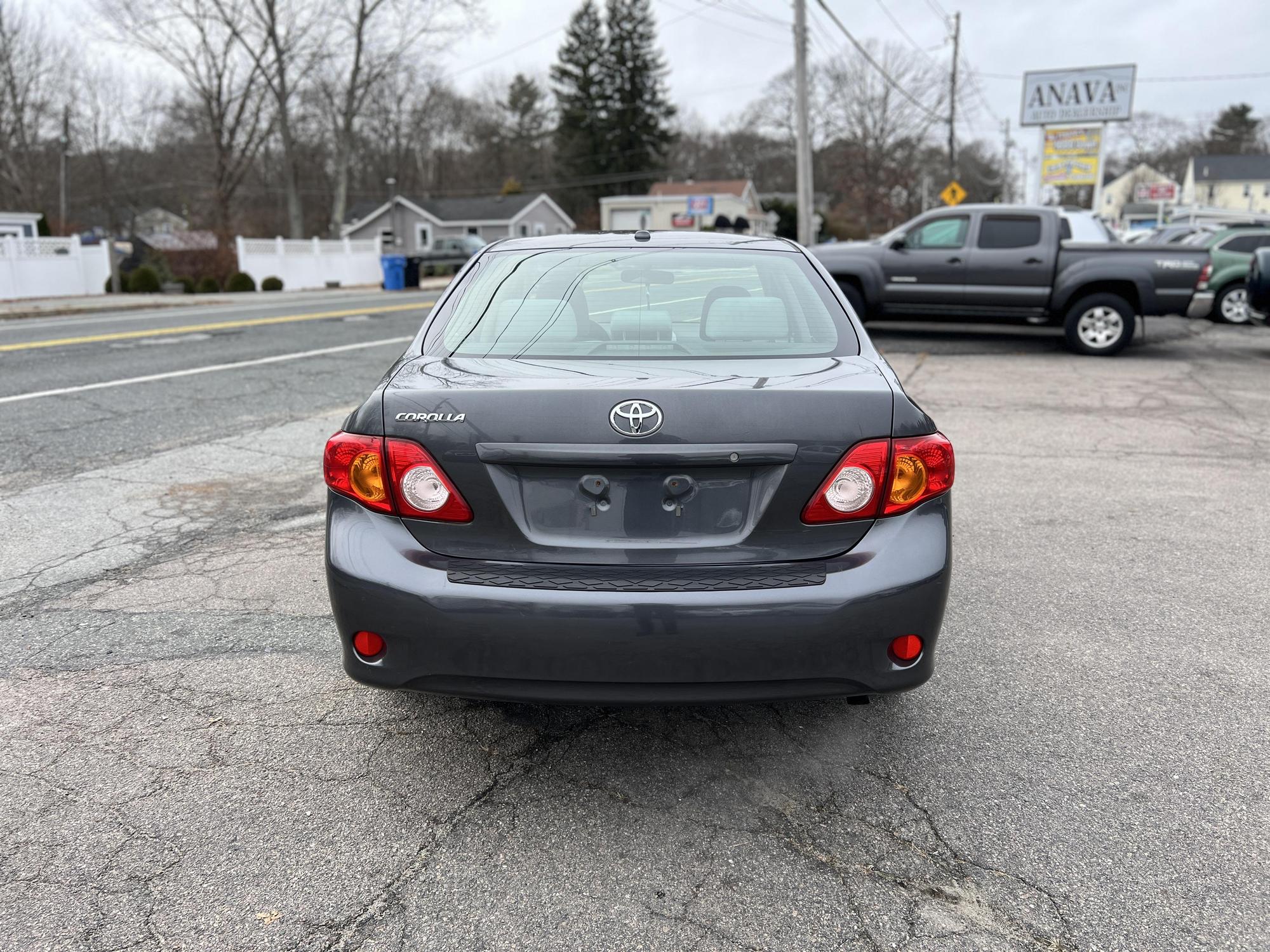 2009 Toyota Corolla LE photo 36