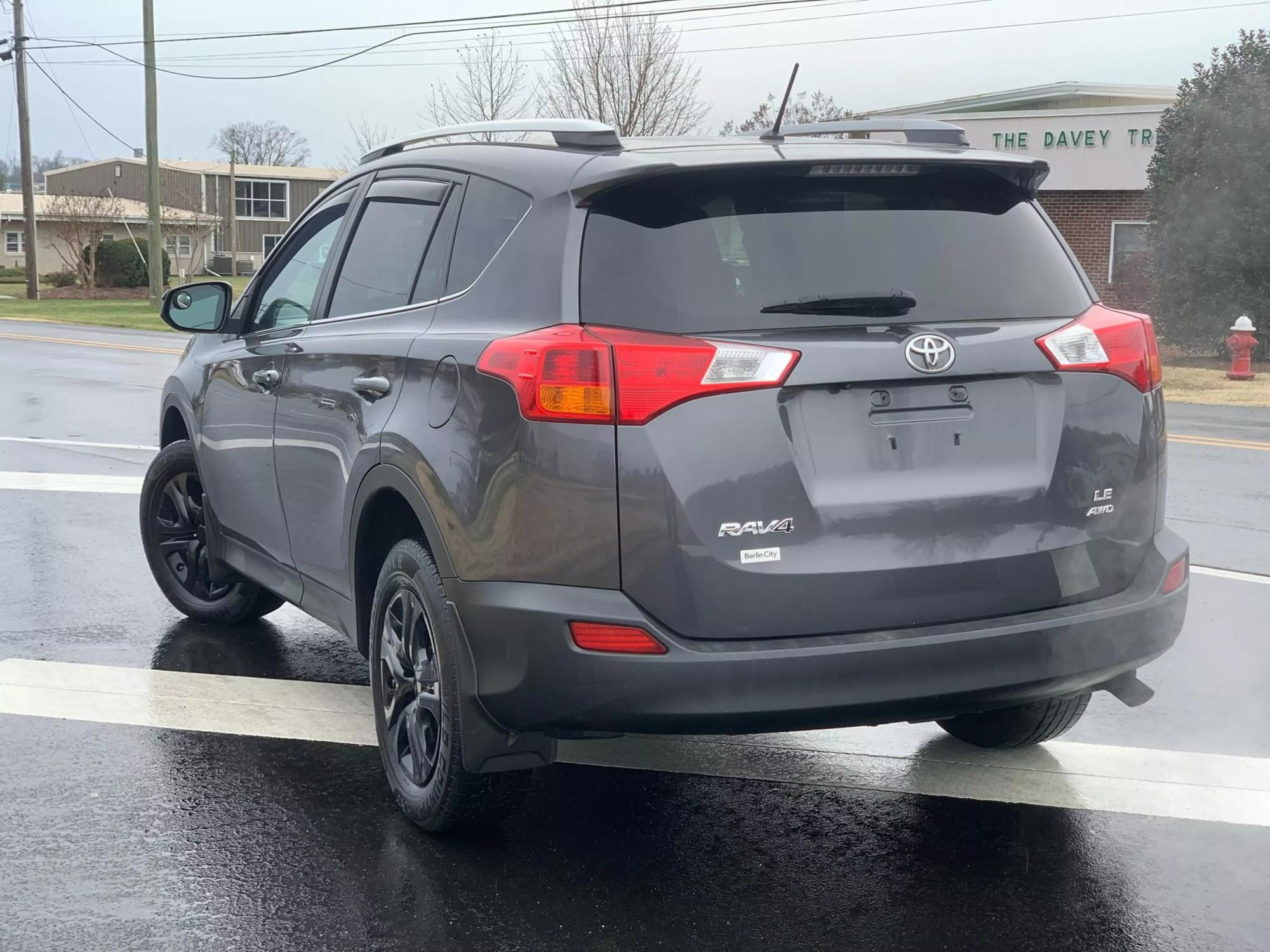 2015 Toyota RAV4 LE photo 85