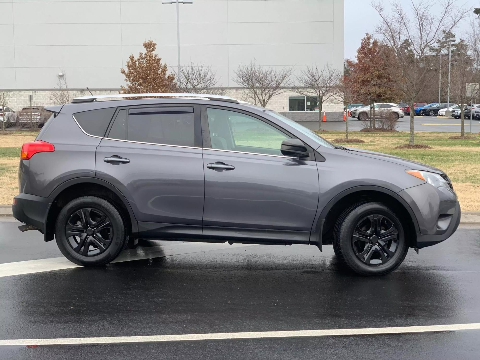 2015 Toyota RAV4 LE photo 80