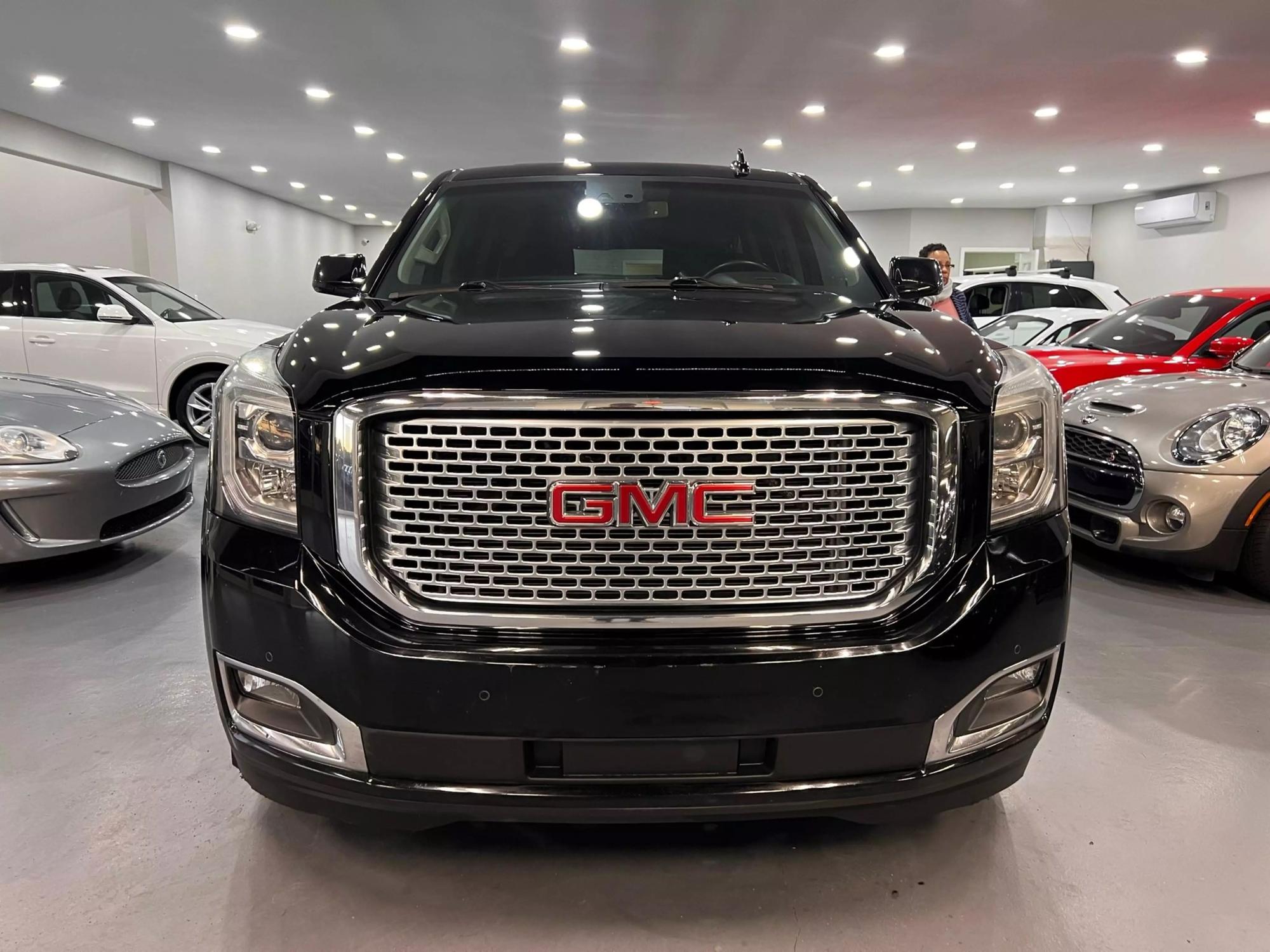 2016 GMC Yukon XL Denali photo 2