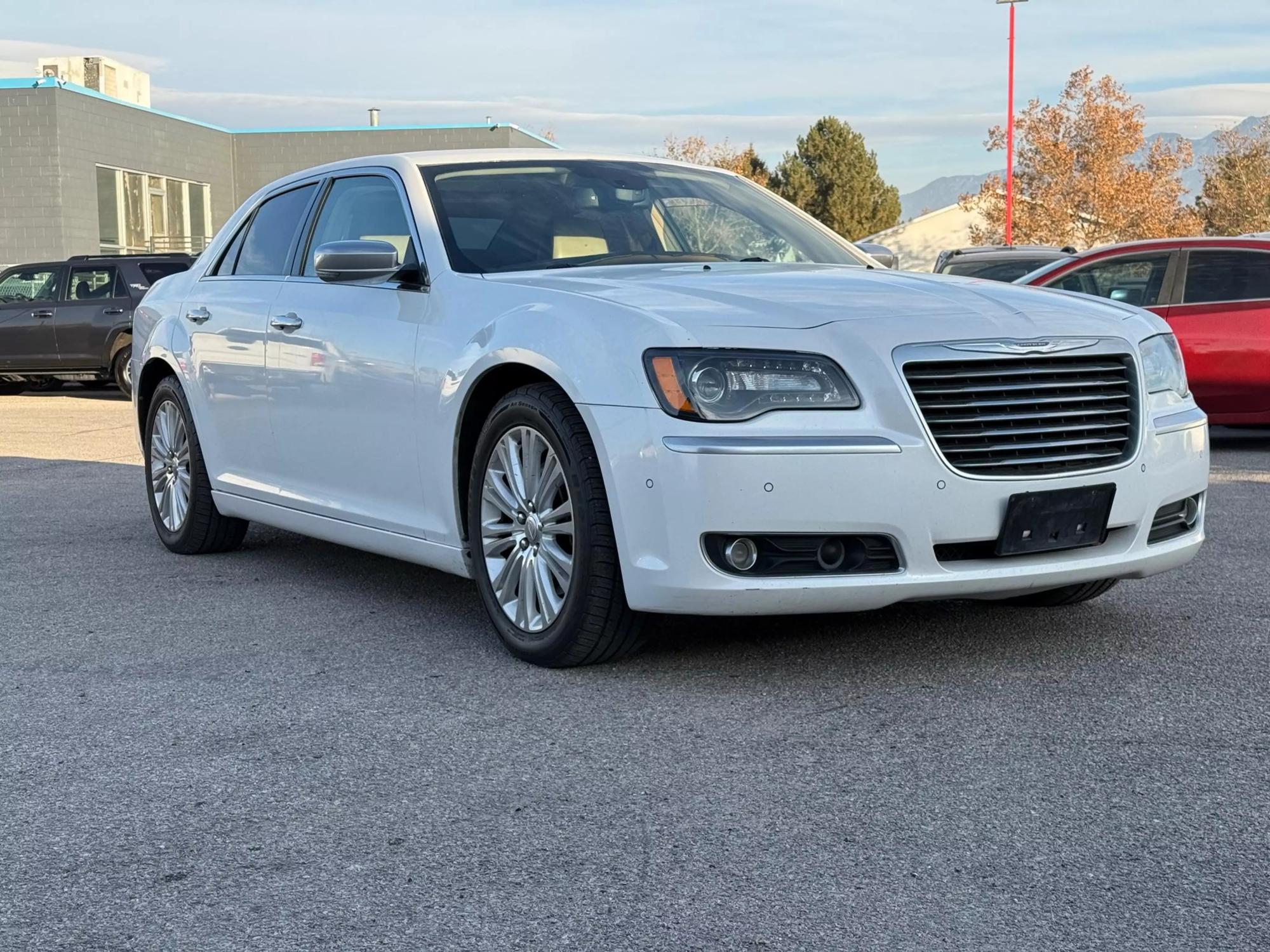 2013 Chrysler 300 Luxury Series photo 23