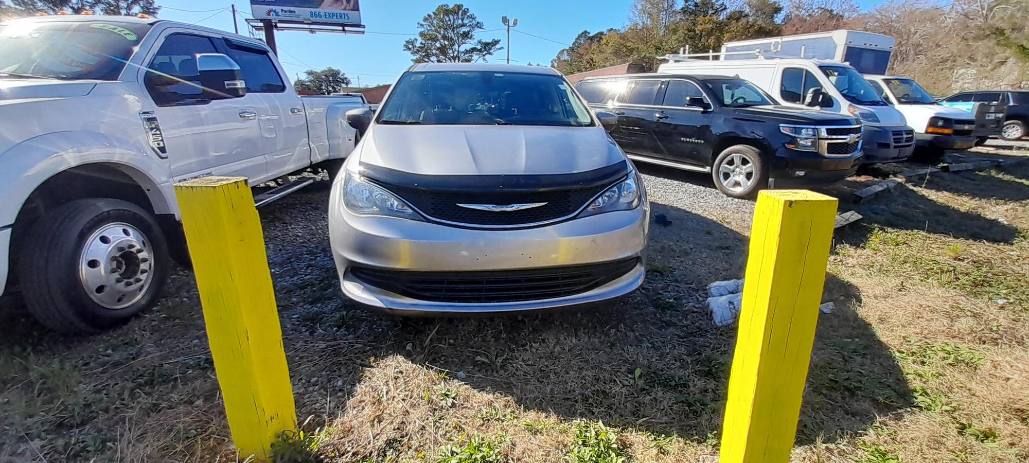 2017 Chrysler Pacifica Touring photo 12