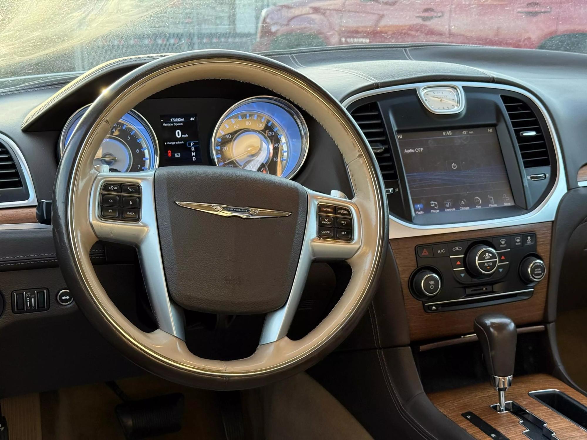 2013 Chrysler 300 Luxury Series photo 30