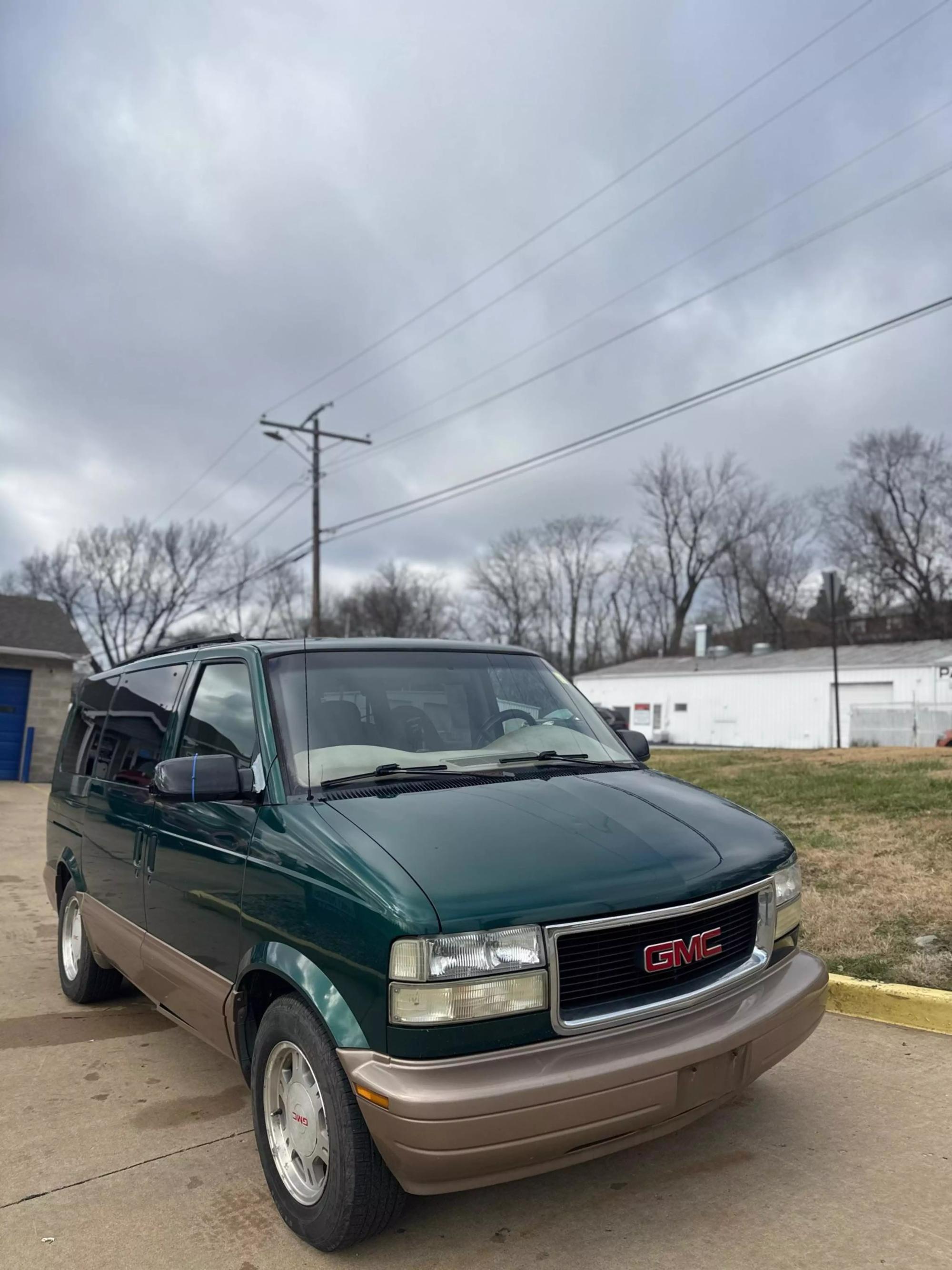 2003 GMC Safari Base photo 20