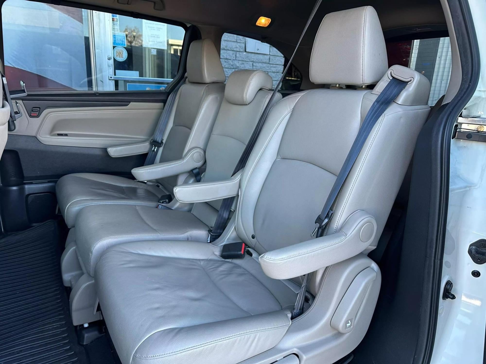 2018 Honda Odyssey EX-L photo 43