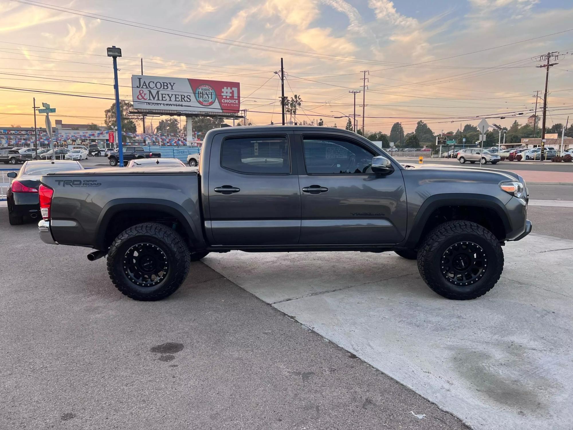 2017 Toyota Tacoma TRD Off Road photo 33