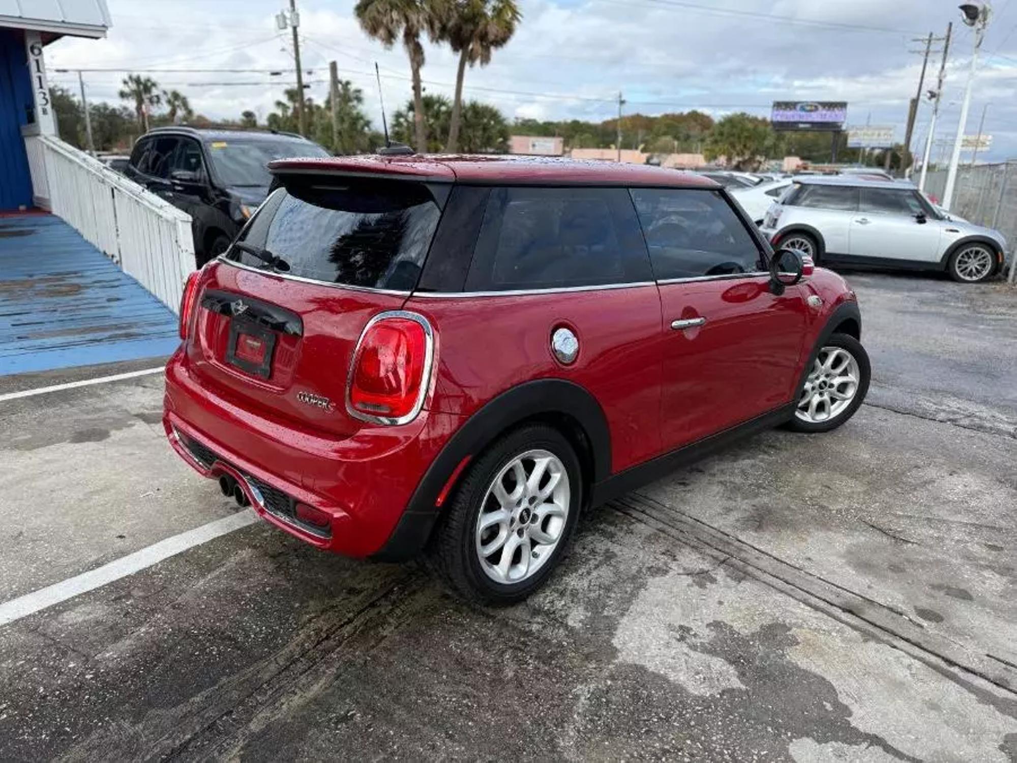 2015 MINI Cooper S photo 18