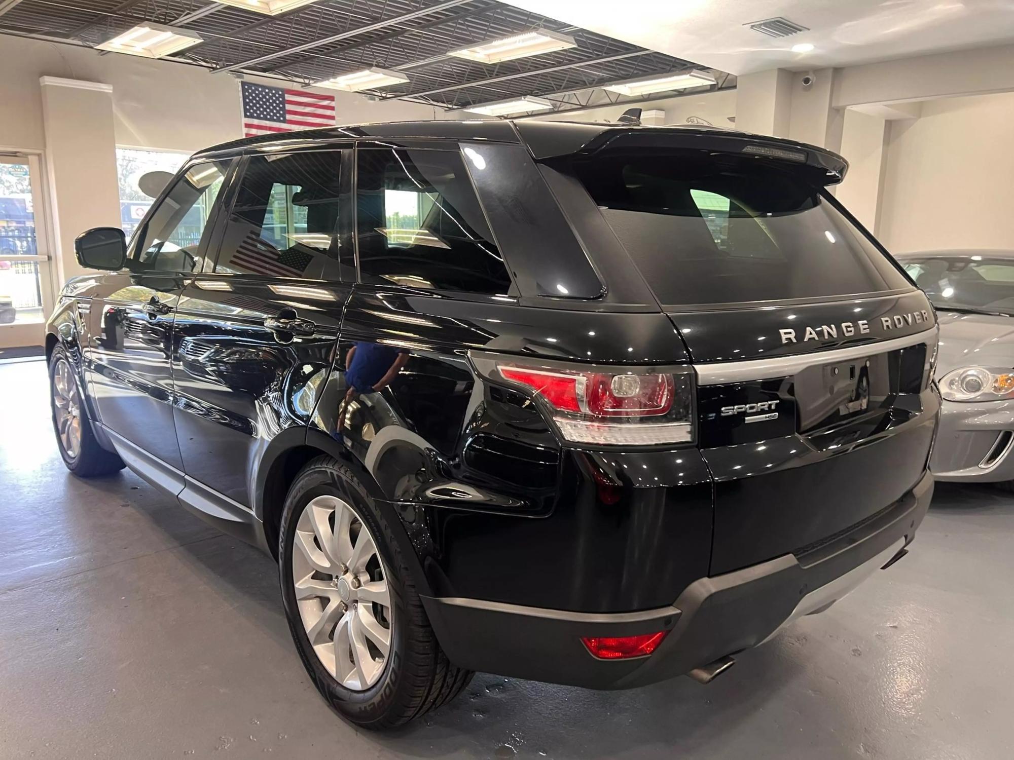 2016 Land Rover Range Rover Sport HSE photo 5