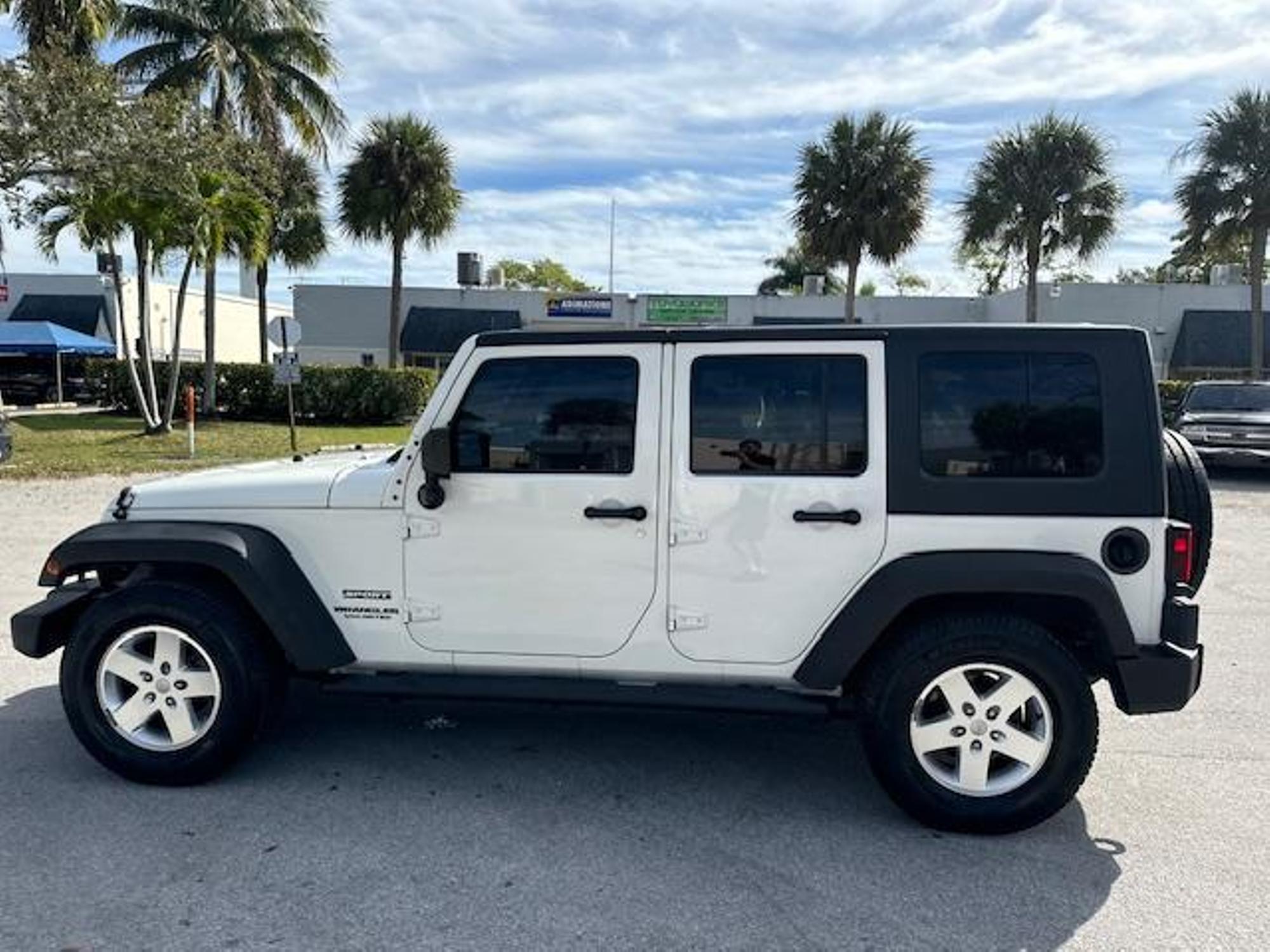 2010 Jeep Wrangler Unlimited Sport photo 43