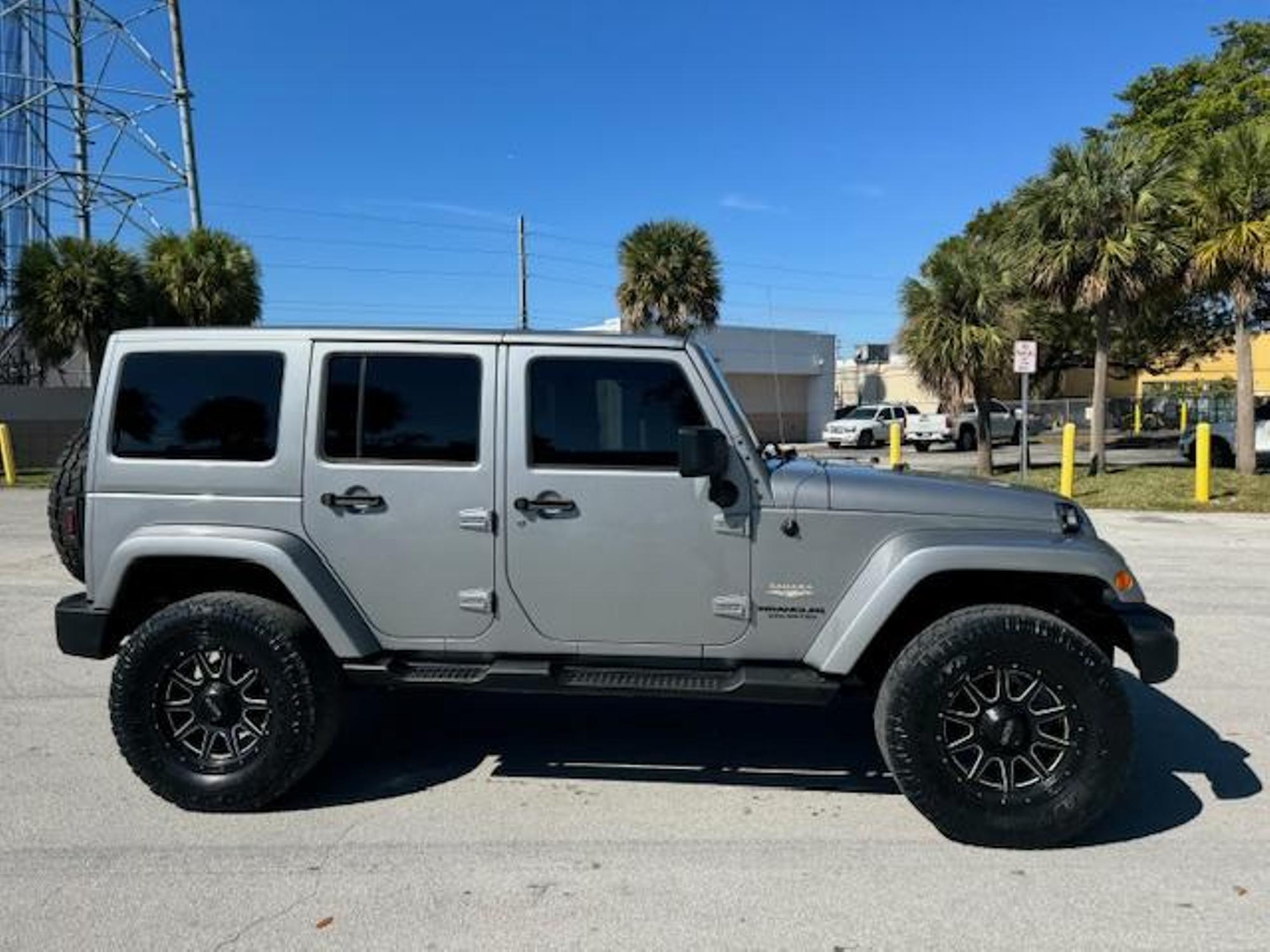 2013 Jeep Wrangler Unlimited Sahara photo 39