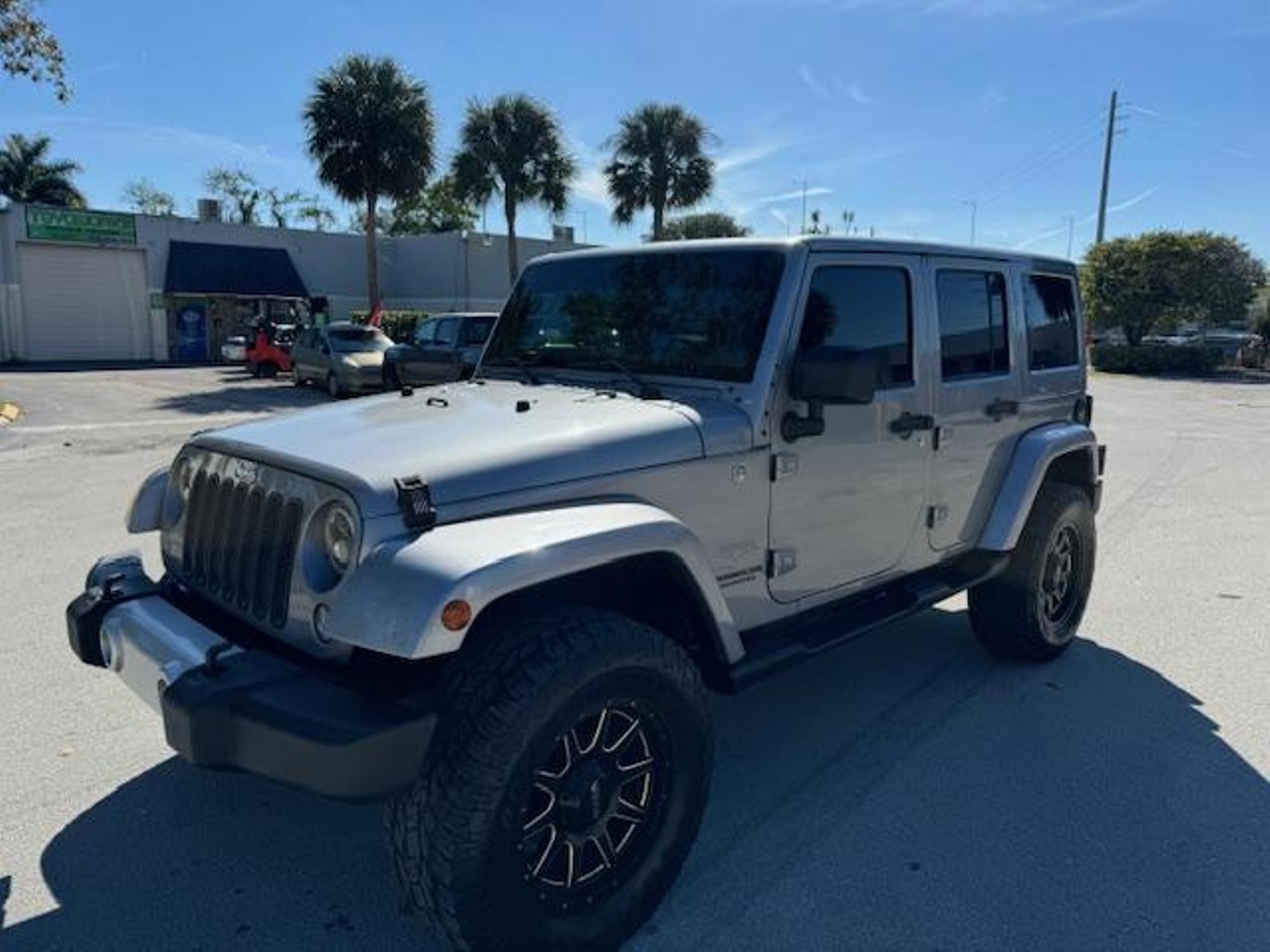 2013 Jeep Wrangler Unlimited Sahara photo 34