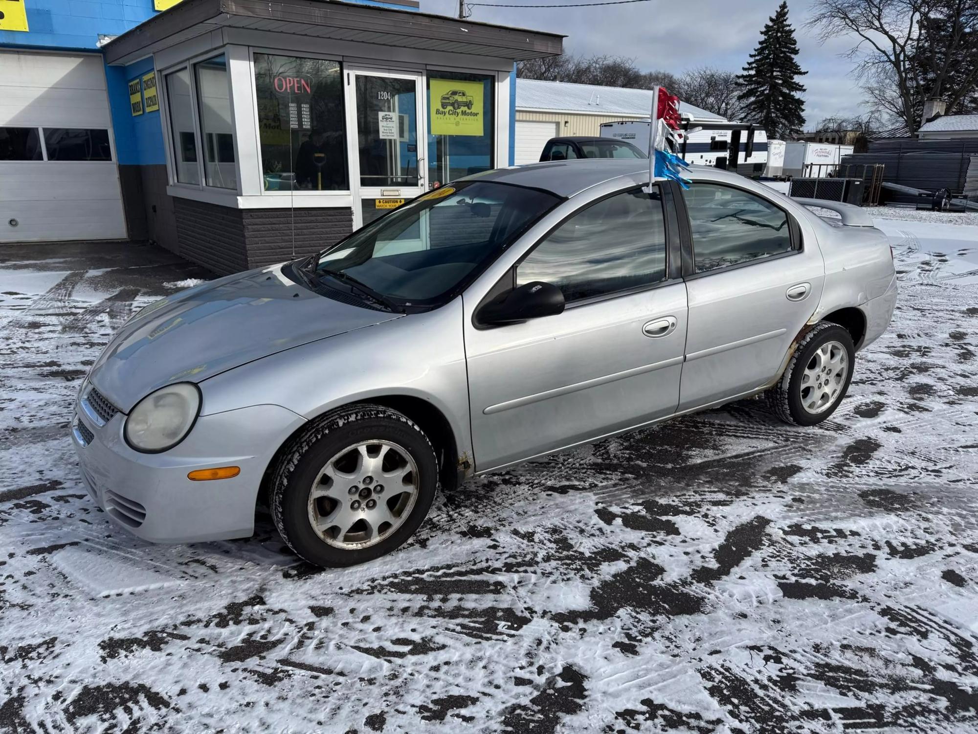 2004 Dodge Neon SXT photo 8