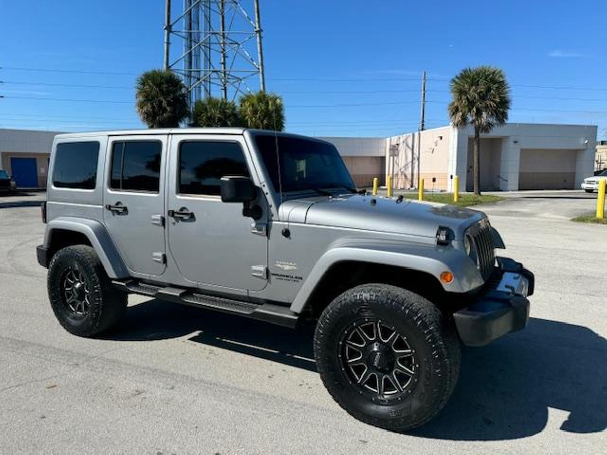 2013 Jeep Wrangler Unlimited Sahara photo 37