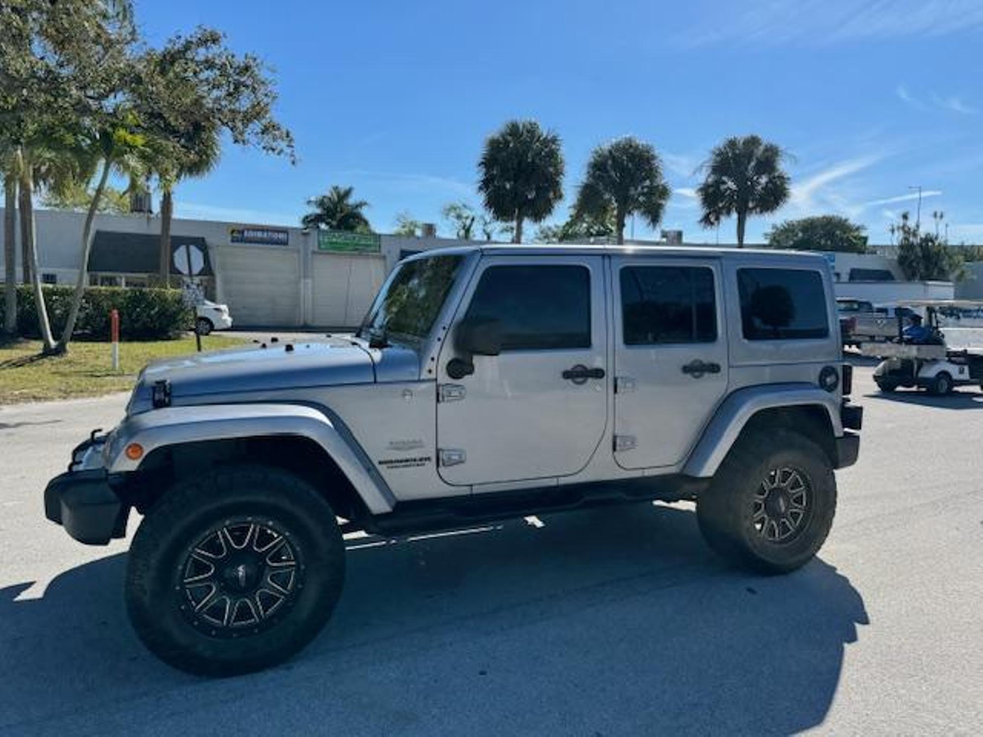 2013 Jeep Wrangler Unlimited Sahara photo 53