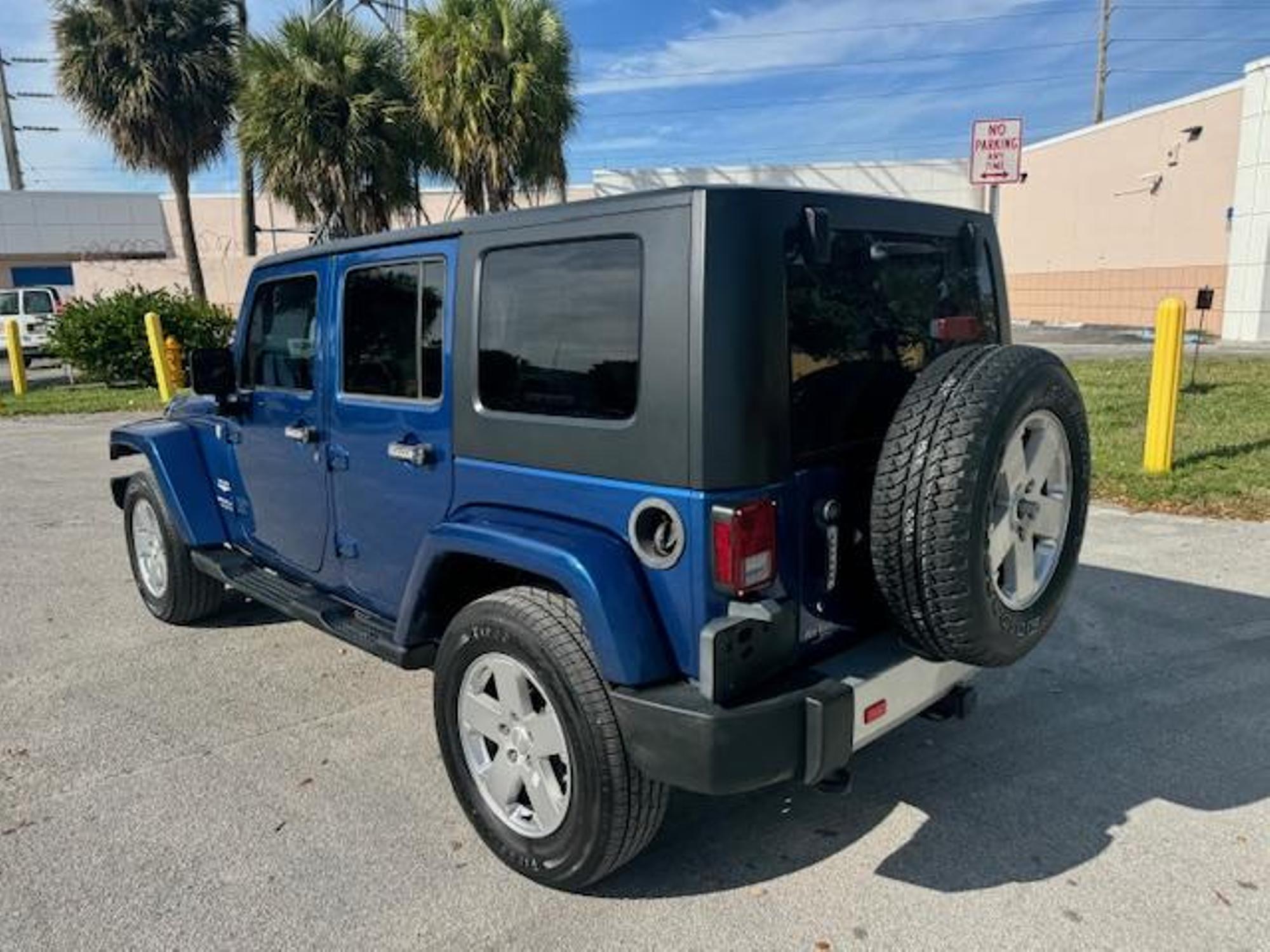 2010 Jeep Wrangler Unlimited Sahara photo 26