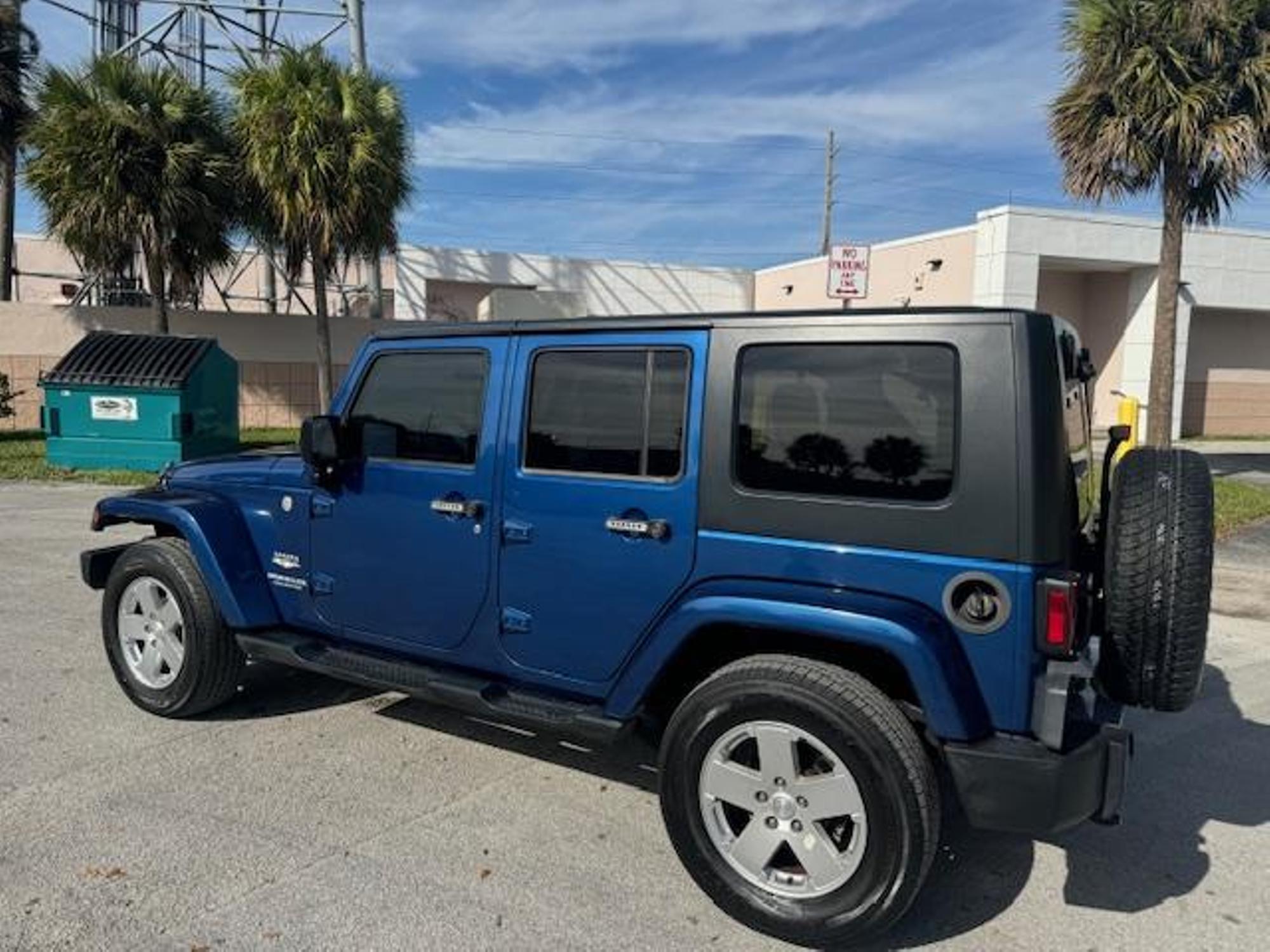 2010 Jeep Wrangler Unlimited Sahara photo 25