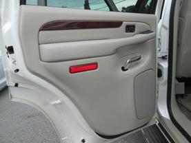 2005 CADILLAC ESCALADE SUV V8, 6.0 LITER SPORT UTILITY 4D - LA Auto Star
