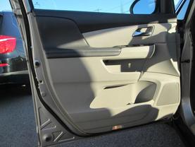 2016 HONDA ODYSSEY PASSENGER V6, I-VTEC, 3.5 LITER SE MINIVAN 4D - LA Auto Star