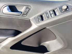 2010 Volkswagen Tiguan - Image 28