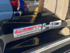 2016 GMC SIERRA 2500 HD CREW CAB PICKUP V8, TURBO DSL, 6.6L SLT PICKUP 4D 8 FT - LA Auto Star in Virginia Beach, VA