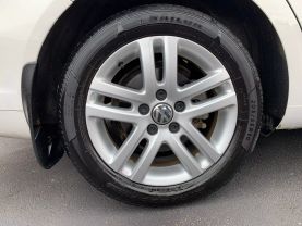 Used 2014 VOLKSWAGEN JETTA SPORTWAGEN WAGON 4-CYL, TURBO DIESEL, 2.0 LITER 2.0L TDI SPORT WAGON 4D - LA Auto Star located in Virginia Beach, VA