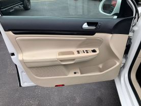 Used 2014 VOLKSWAGEN JETTA SPORTWAGEN WAGON 4-CYL, TURBO DIESEL, 2.0 LITER 2.0L TDI SPORT WAGON 4D - LA Auto Star located in Virginia Beach, VA