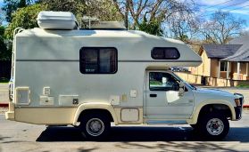 1993 TOYOTA HILUX TRUCK 3L GALAXY