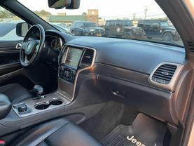 2015 JEEP GRAND CHEROKEE SUV V6, FLEX FUEL, 3.6 LITER LIMITED SPORT UTILITY 4D - LA Auto Star
