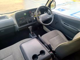 1995 TOYOTA HIACE COMMUTER VAN 3L DX