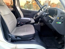 1995 TOYOTA HIACE COMMUTER VAN 3L DX