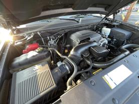 2011 GMC YUKON XL 1500 SUV V8, FLEX FUEL, 6.2 LITER DENALI SPORT UTILITY 4D - LA Auto Star in Virginia Beach, VA