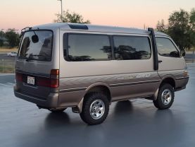 1993 TOYOTA HIACE VAN 3L SUPER CUSTOM LIMITED