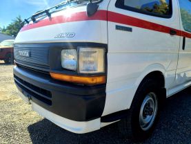 1993 TOYOTA HIACE COMMUTER VAN 3L AMBULANCE