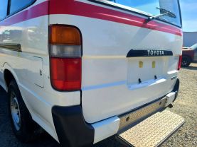 1993 TOYOTA HIACE COMMUTER VAN 3L AMBULANCE