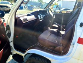 1993 TOYOTA HIACE COMMUTER VAN 3L AMBULANCE