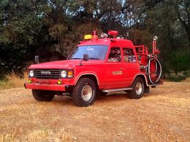 1985 TOYOTA LAND CRUISER TRUCK 3F FIRE TRUCK