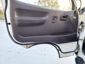 1995 TOYOTA HIACE COMMUTER VAN 3L DX