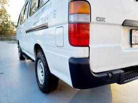 1995 TOYOTA HIACE COMMUTER VAN 3L DX