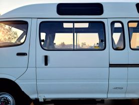 1995 TOYOTA HIACE COMMUTER VAN 3L DX