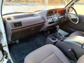 1995 TOYOTA HIACE COMMUTER VAN 3L DX