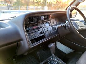 1995 TOYOTA HIACE COMMUTER VAN 3L DX