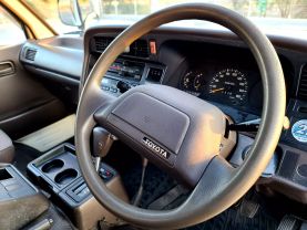 1995 TOYOTA HIACE COMMUTER VAN 3L DX