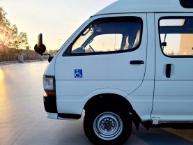 1995 TOYOTA HIACE COMMUTER VAN 3L DX