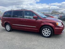 2016 CHRYSLER TOWN & COUNTRY PASSENGER RED AUTOMATIC - Auto Spot